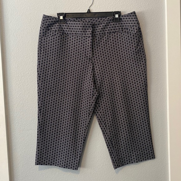 Worthington Black and White Modern Fit Capri Pants Size 12 - Picture 1 of 9